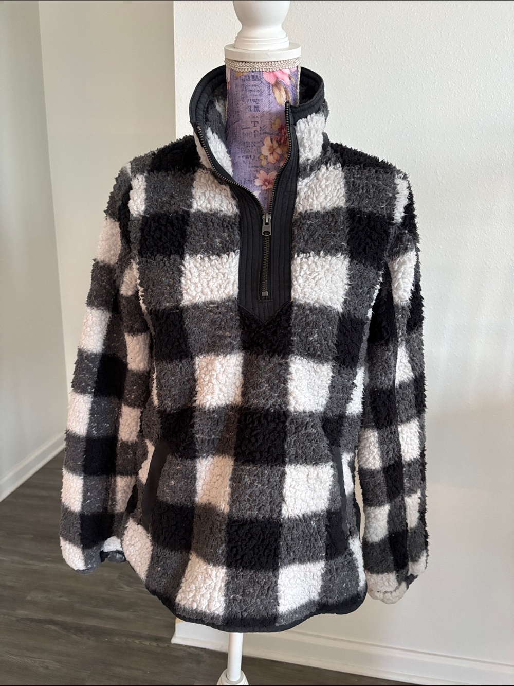 Abercrombie & Fitch Cozy Sherpa Half-Zip Jacket - Black & White Buffalo Check